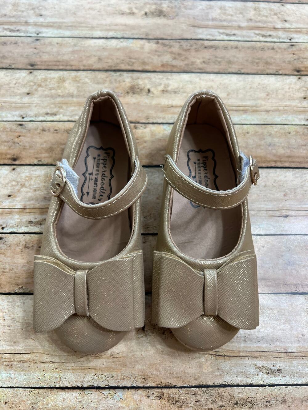 Pipperdoodles Gold Bow Shoes Size 27 (US 8.5)